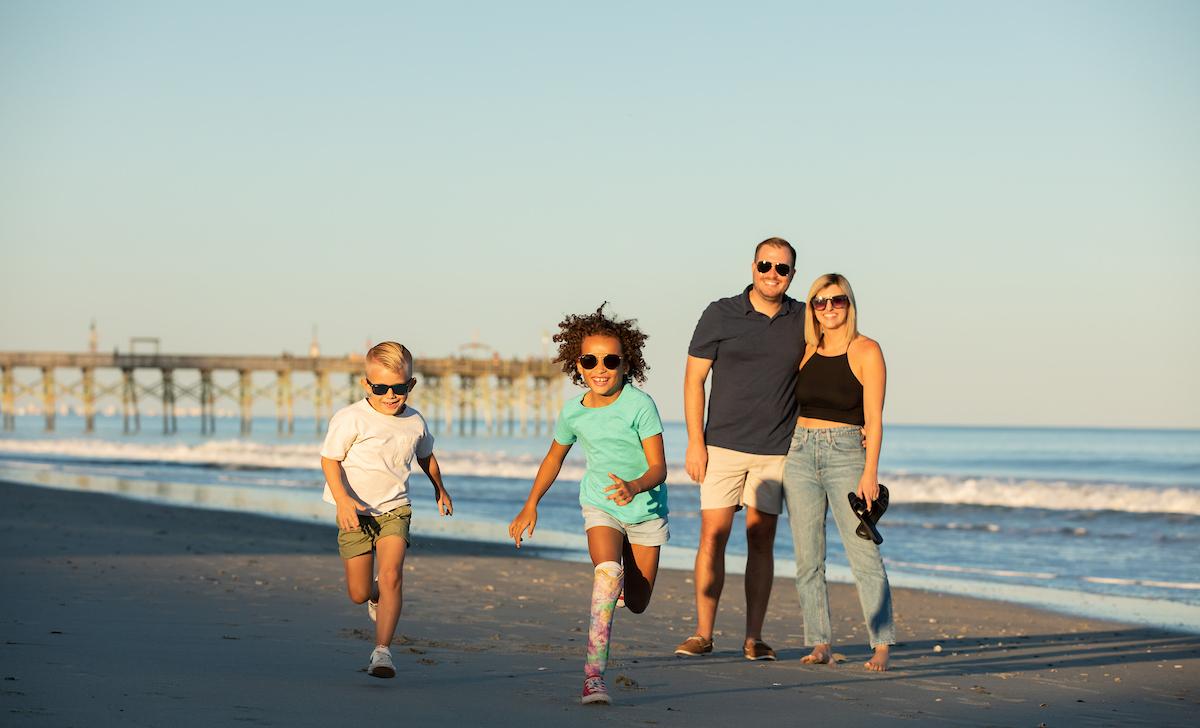 Guide des vacances adaptées aux autistes - La plage, c'est pour tout le monde - background banner